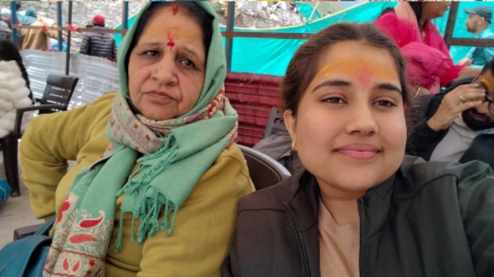 Kedarnath Helicopter Crash Tushit also took selfie with her grandmother Before her death bijnor news in hindi