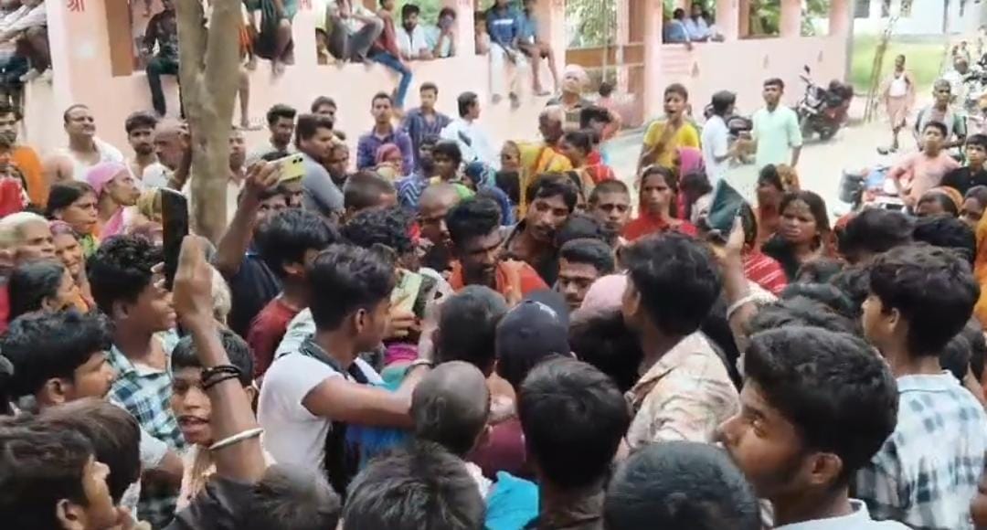 Bihar News: When girlfriend secretly went to meet her boyfriend, villagers got them married