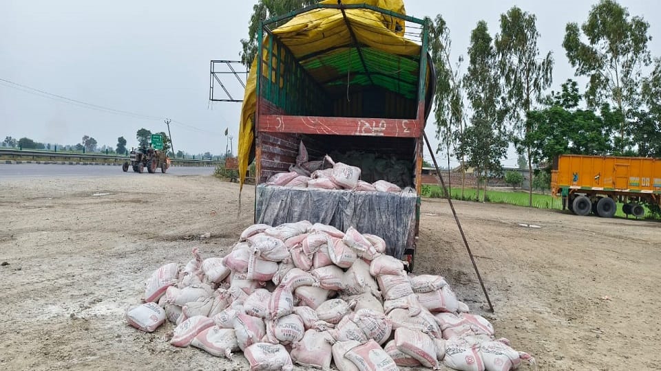 Shamli: Three arrested with Doda poppy worth Rs 2.5 crore, smugglers were carrying it in a truck
