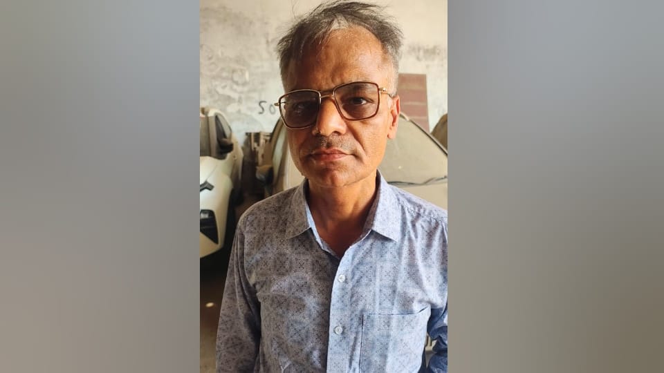 Earthen mound collapse in Mathura Lekhpal Sanjay had gone to take car from parking lot built under mount
