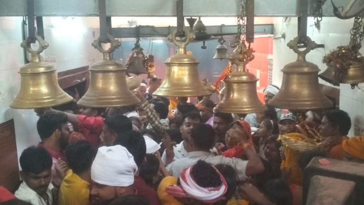 Crowd of devotees gathered at Chowkiyan Dham grand decoration of Mata Sheetla with Rajni
