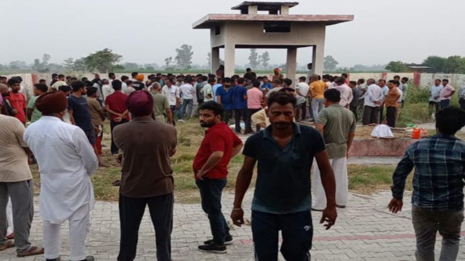 Meerut: Rathaura Khurd Tragedy, Girl Dies After Dairy Owner Allegedly Forced Her to Consume Sulphos