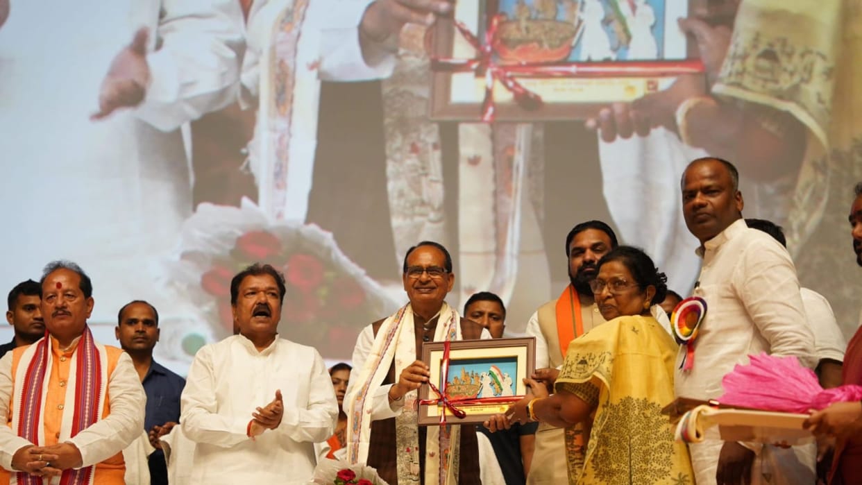 Union Minister Shivraj Singh participated in the birth centenary celebrations of Amar Shaheed Budhu Nonia