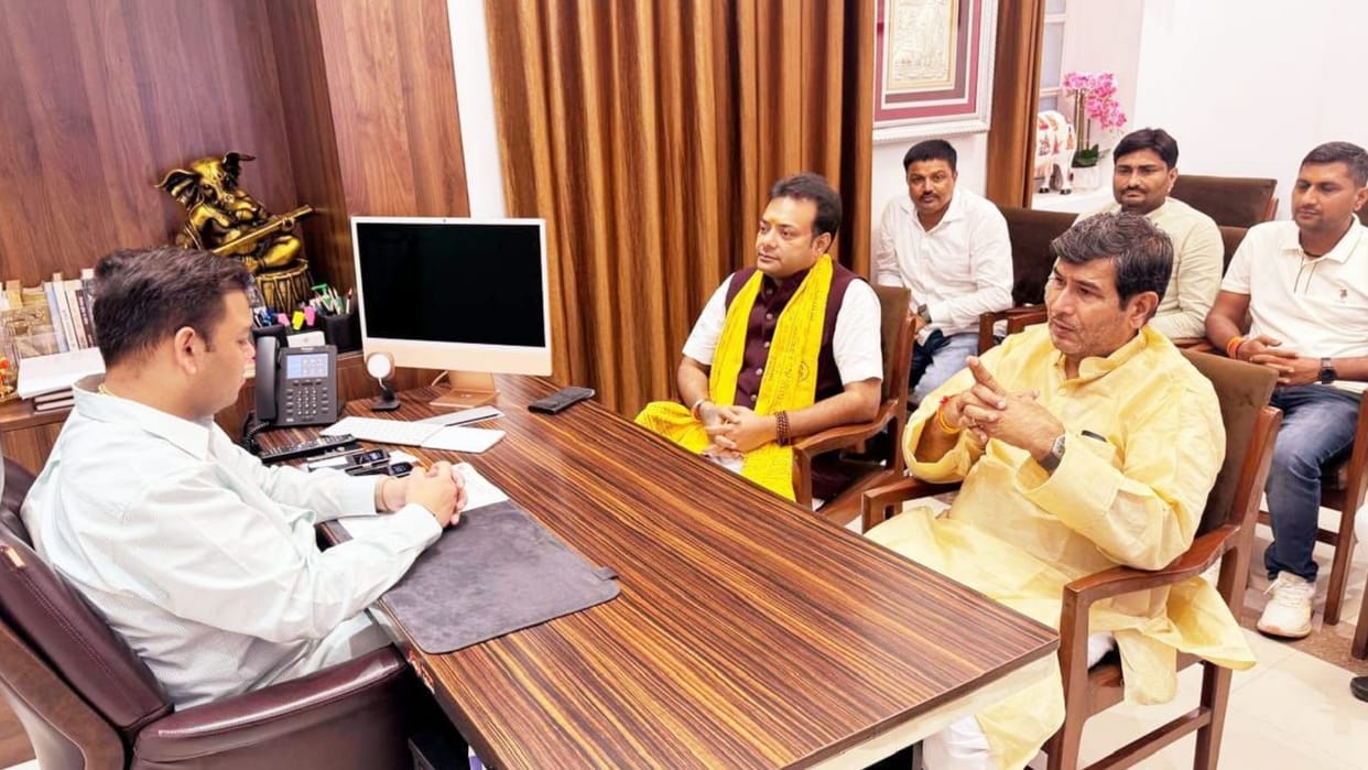A delegation met the Basic Education Minister for the transfer and increase of honorarium of Shikshamitras