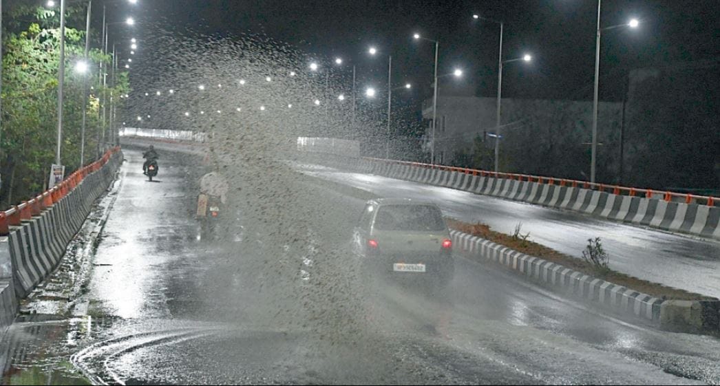 Heavy rain flood alert issued in Uttarakhand 33 roads closed due to debris after rain in state