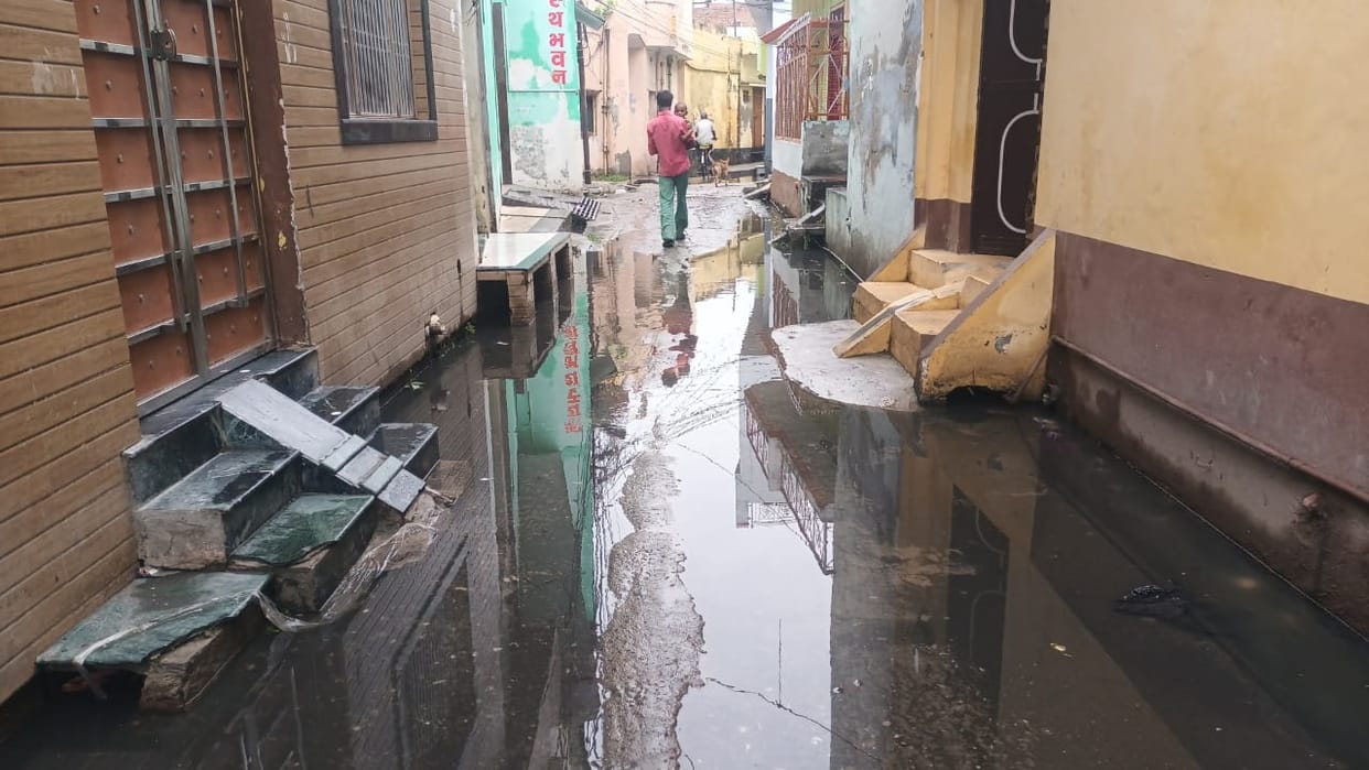 Heavy rain at night waterlogging on roads in the Pilibhit