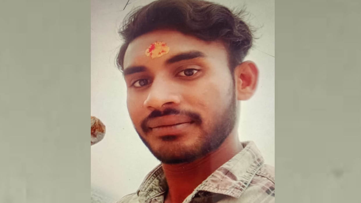 Kanpur: Body of youth who left home after receiving phone call found hanging from a tree