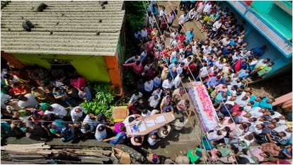 Ahmedabad Plane Crash Air India Pilot Sumit Sabharwal Last Rites Chakala Electric Cremation Ground Mumbai