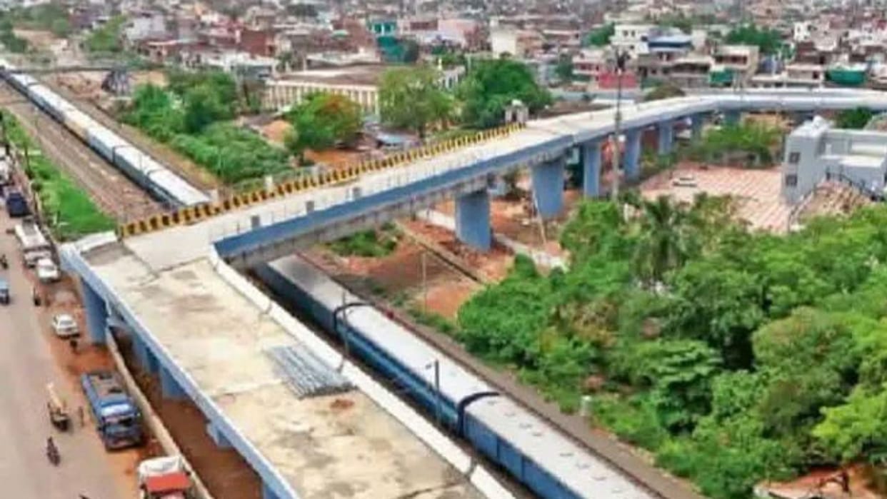 MP News: The 90 degree bend Ashbagh bridge was built with everyone's consent, now the footpath will be broken