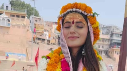 Akshara Singh Visited Varanasi Enjoying boat ride at the ghat shares video on social media