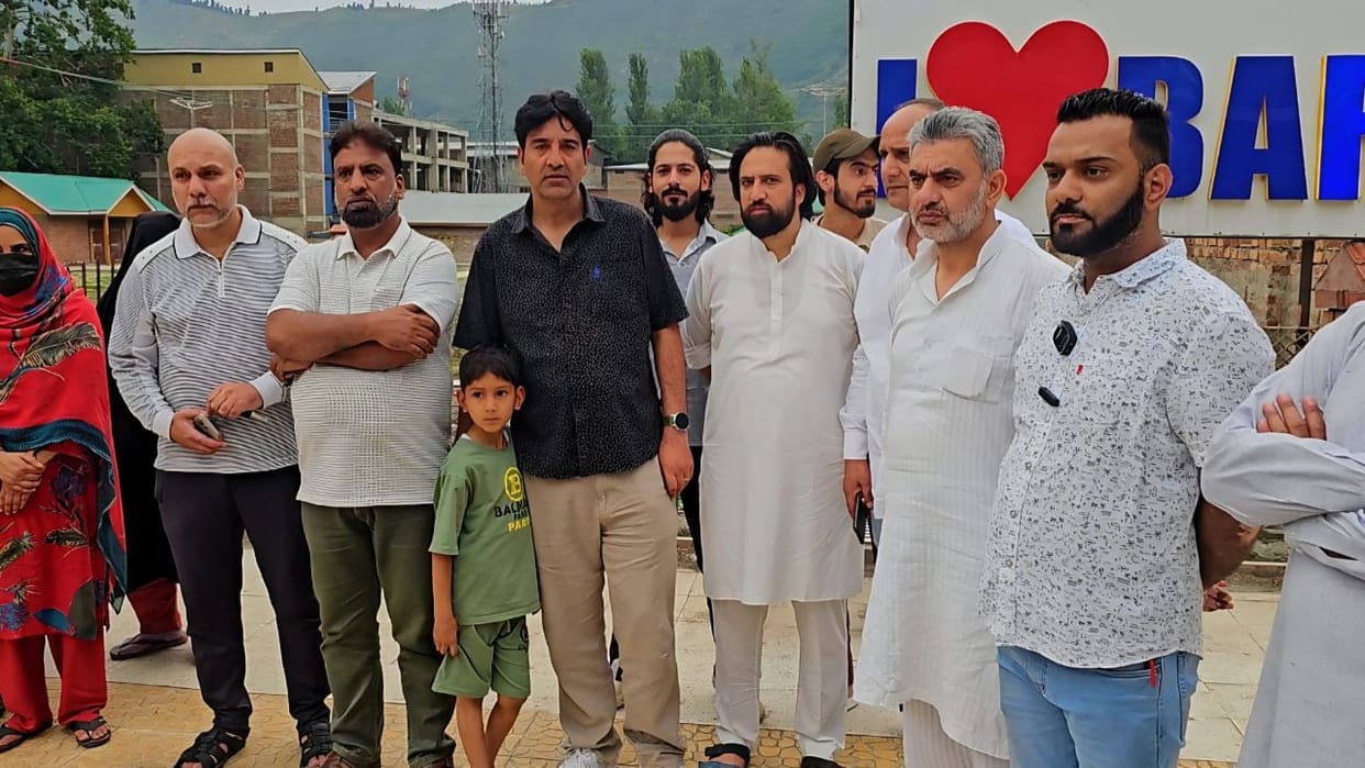 Kashmiri Students trapped in Iran Parents said- Take them out from Armenia or via Afghanistan bring our childr