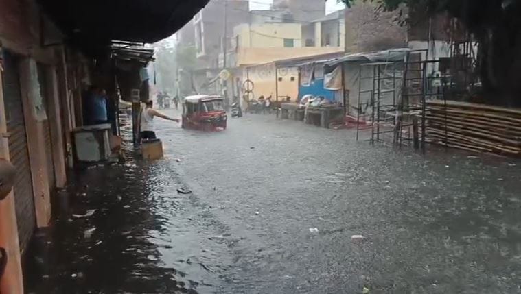 Heavy rain in Agra due to pre-monsoon
