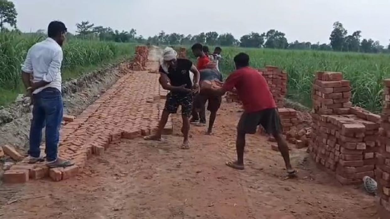 construction of the pavement was being done using substandard bricks in lakhimpur kheri