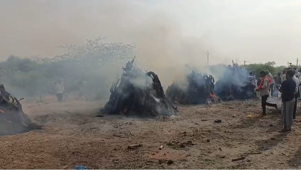 Rajasthan: Four bodies were raised together, last rites were performed in Dhabar village of Pali
