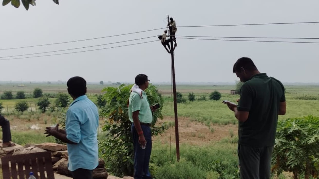 In Gorkahpur, Lightning struck the HT line, 100 factories of GIDA remained closed for 12 hours