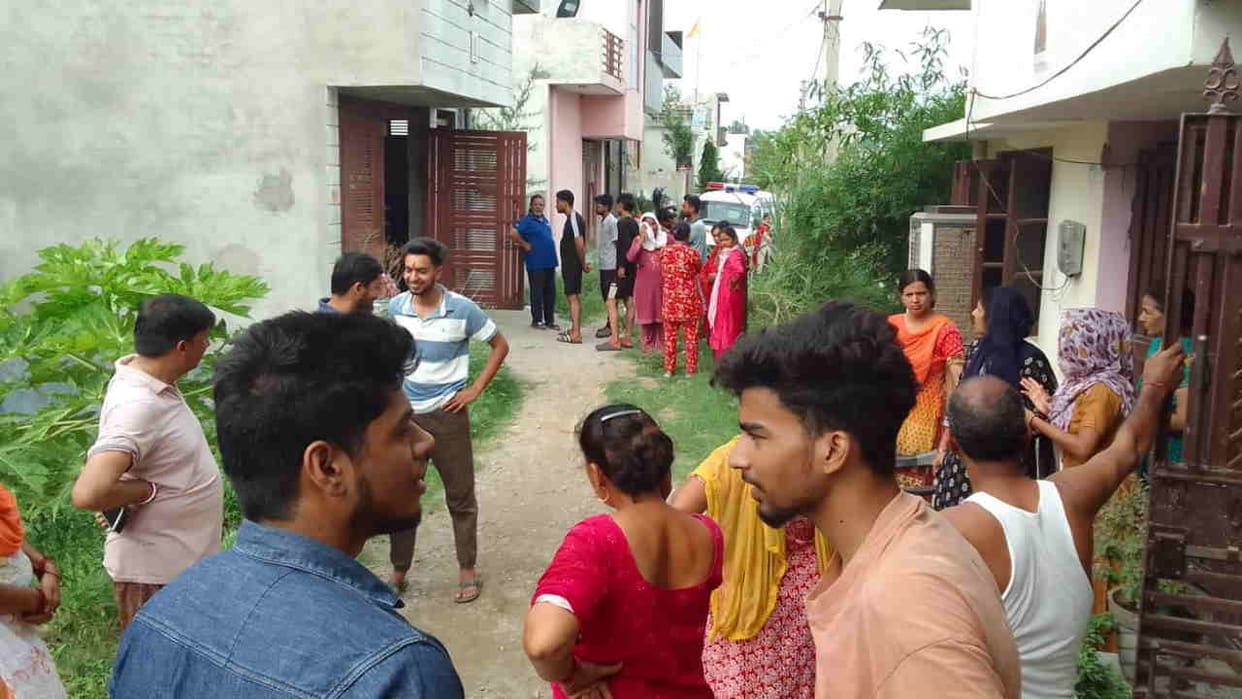 Husband slit his wife throat and then committed suicide haridwar Crime News Murder
