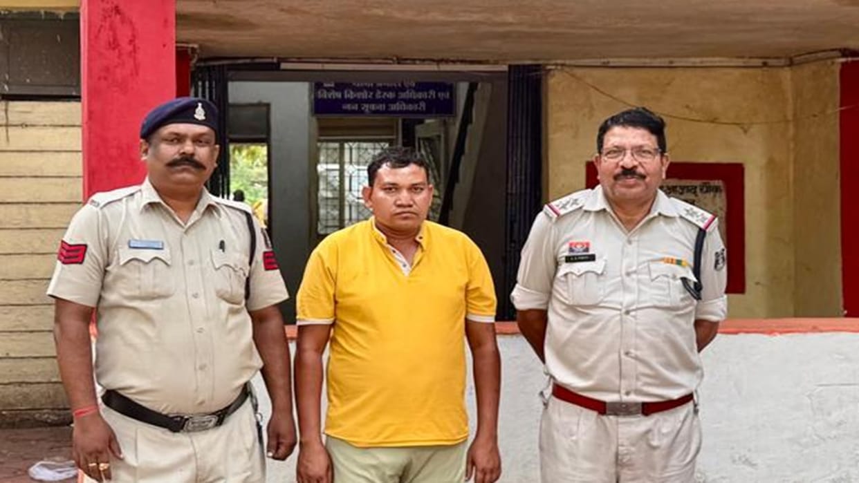 First online marriage proposal, then lakhs of rupees extorted from the girl by promising job in Raipur