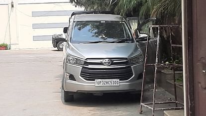 UP News: नशीली दवाओं के कारोबारी के ठिकाने पर ईडी की छापेमारी, टीम खंगाल रही दस्तावेज ED raids drug peddler's hideout team is scrutinising documents