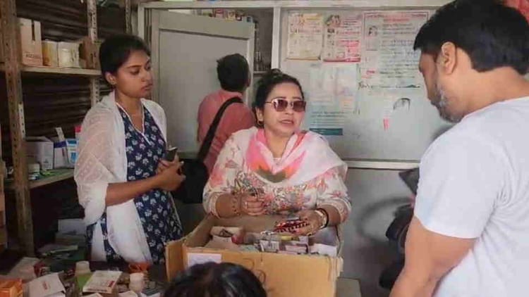 Haridwar: कई मेडिकल स्टोर पर ड्रग इंस्पेक्टर ने किया औचक निरीक्षण, खुली दवाइयों के प्रयोग पर की कार्रवाई