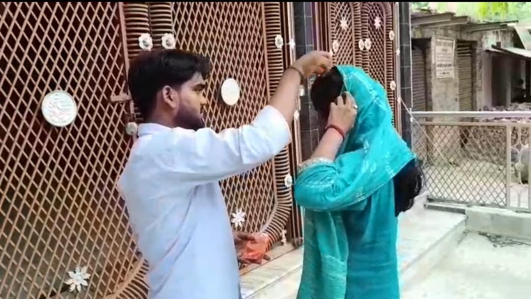 husband got his wife married to her lover and bid them farewell with teary eyes
