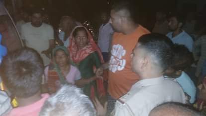 मौके पर मौजूद ग्रामीण