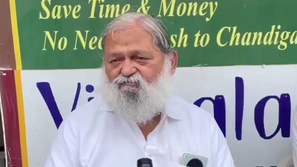 Haryana minister Anil Vij suffers fracture in big toe