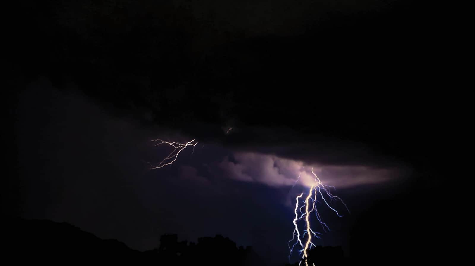 सिंगरौली में आकाशीय बिजली का कहर। (सांकेतिक तस्वीर)