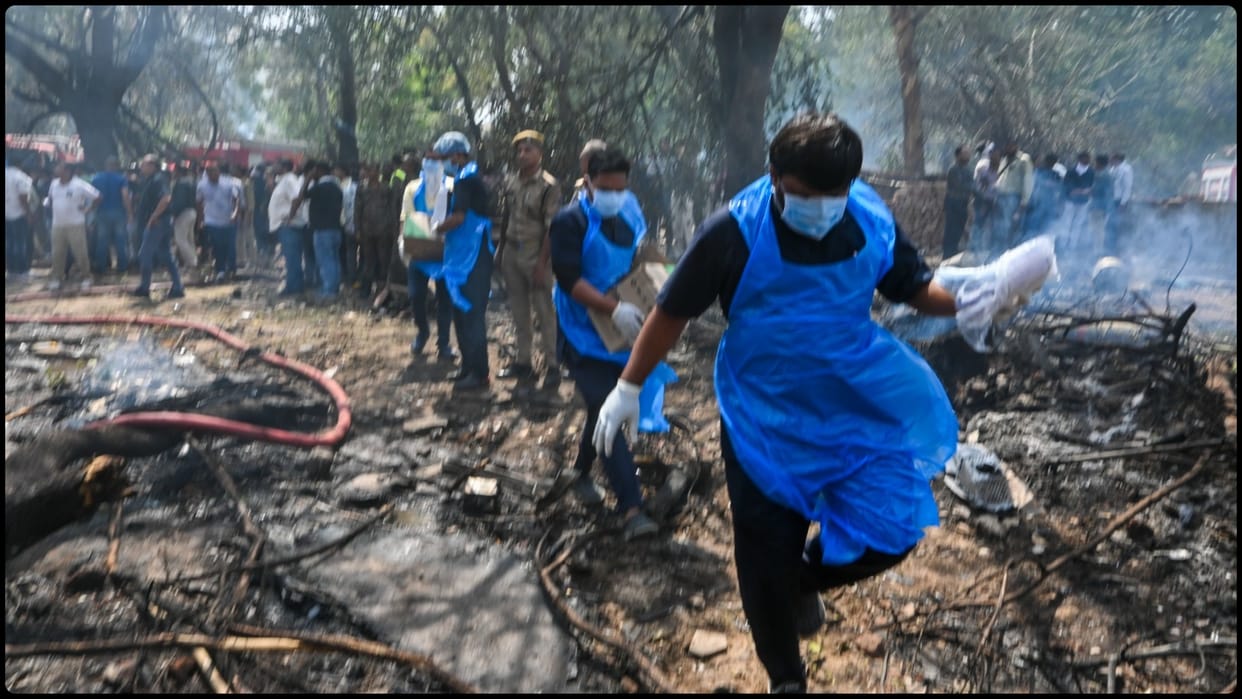 Body parts found at Ahmedabad plane crash site handed over to six families after DNA tests News In Hindi