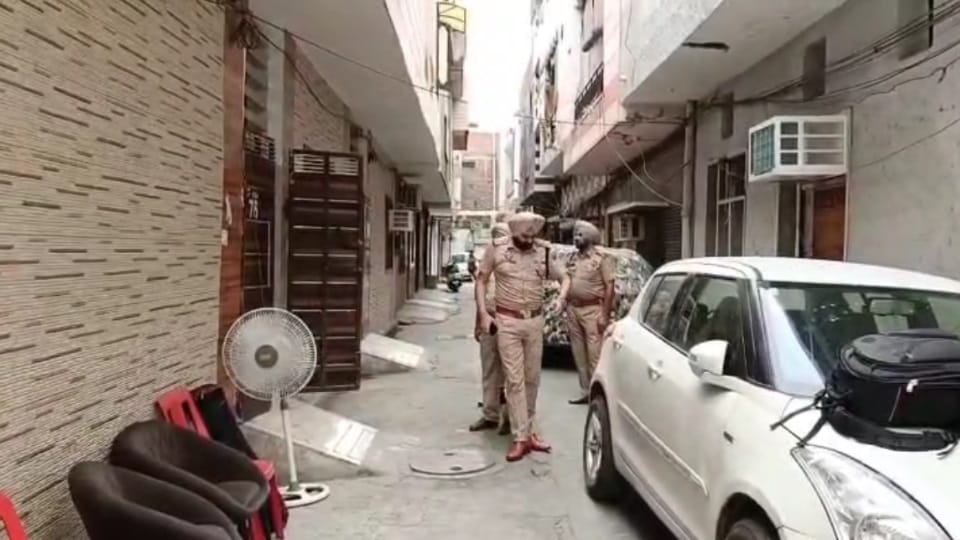 इन्फ्लुएंसर दीपिका लूथरा के घर की सुरक्षा बढ़ी।