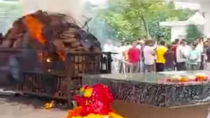 पायलट राजवीर का अंतिम संस्कार