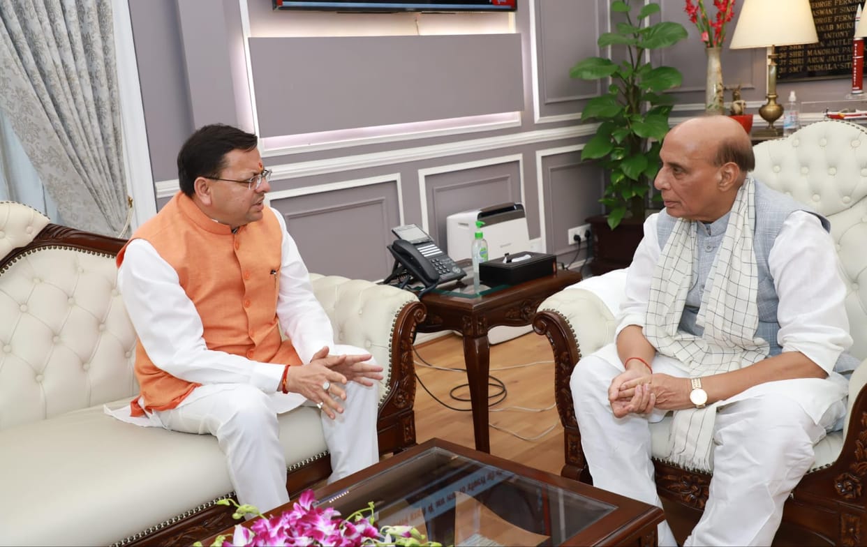 CM Dhami met Defense Minister said  Ranikhet and Lansdowne Cantonment area should be included in Municipality