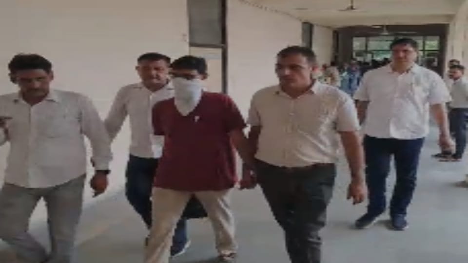 Patwari of Samalkha arrested while taking bribe of eight thousand rupees