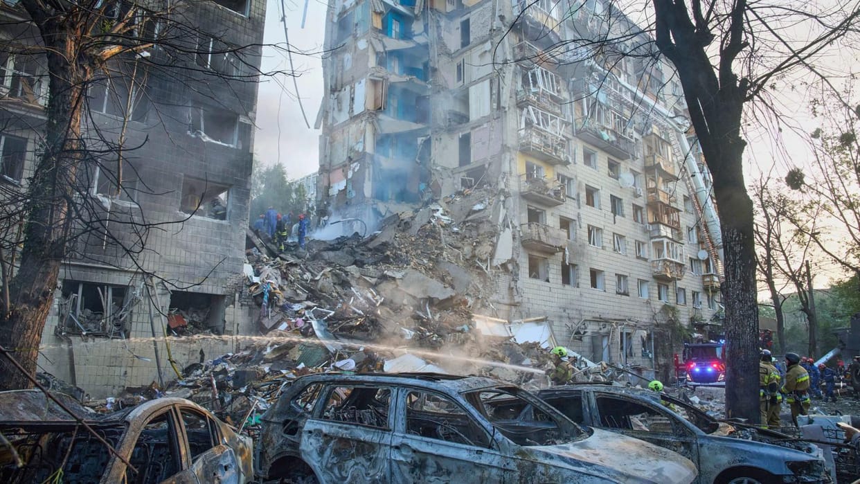Many people killed and more than 130 injured in Russian missile and drone attacks on Kiev
