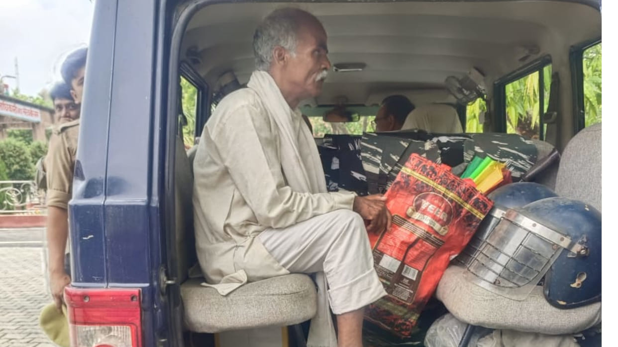 A young man reached Sant Kabir Nagar Collectorate premises with petrol, security personnel saved his life