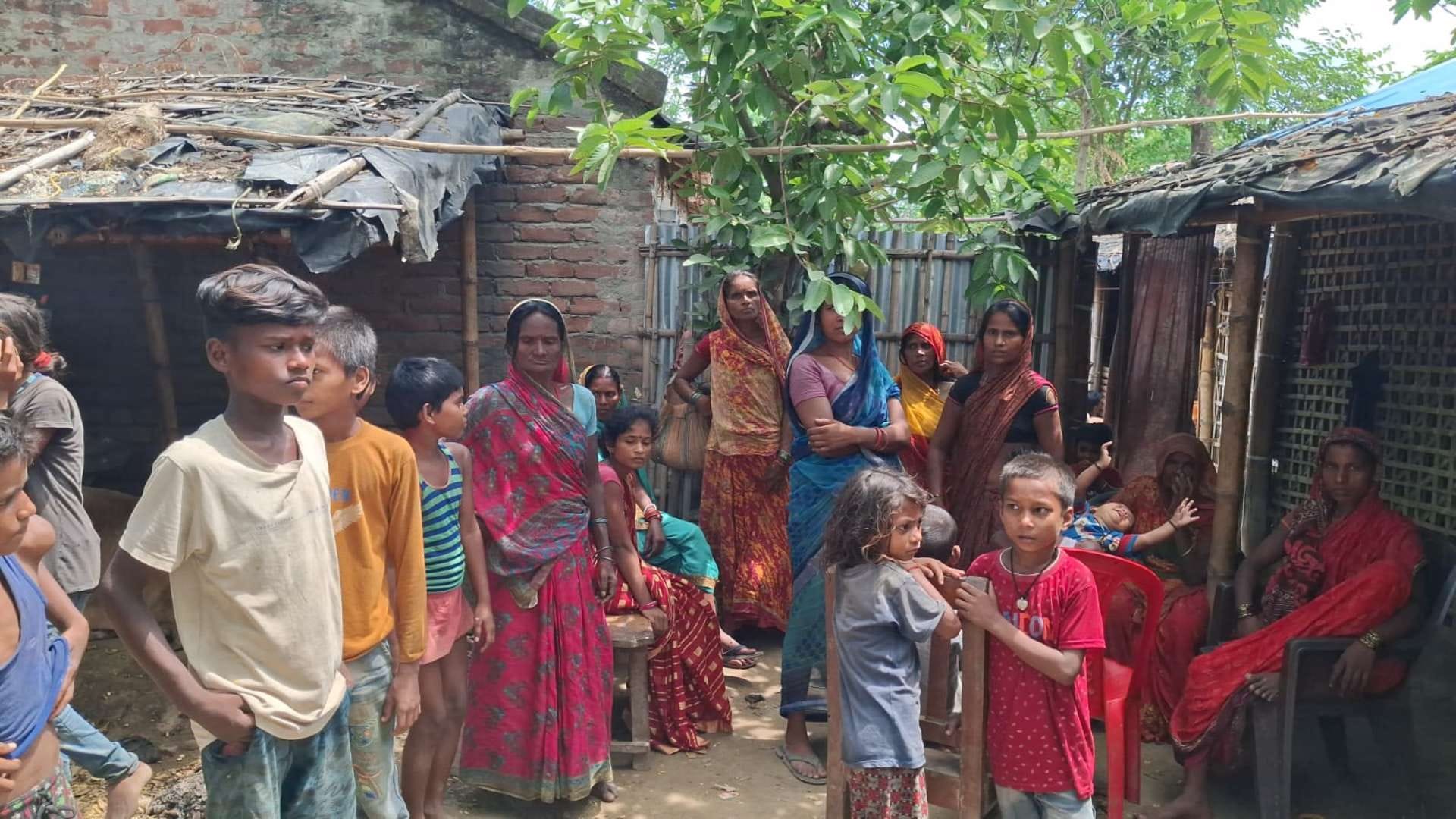 शोकाकुल परिजन