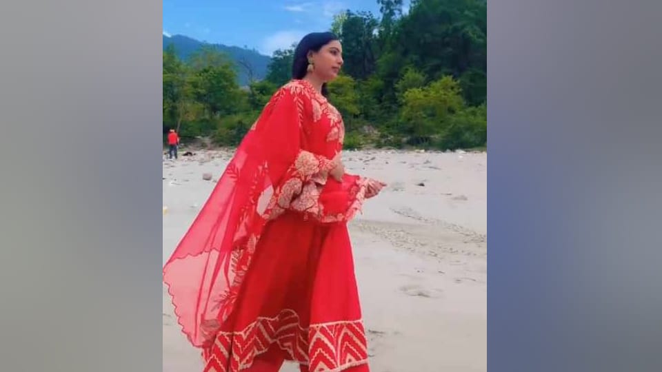 Model Sheetal alias Simmi chaudhary murder Neck chest and hand attacked with sharp weapons friend confessed