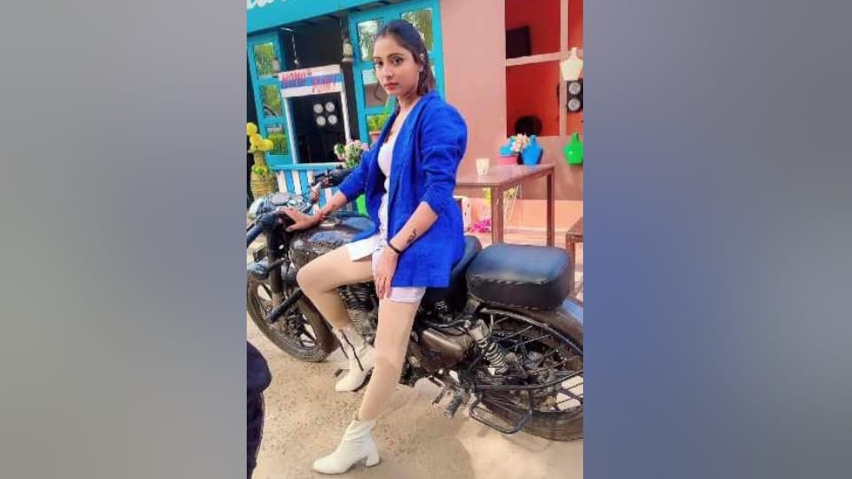 Model Sheetal alias Simmi chaudhary murder Neck chest and hand attacked with sharp weapons friend confessed