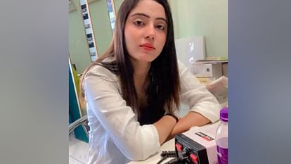 Model Sheetal alias Simmi chaudhary murder Neck chest and hand attacked with sharp weapons friend confessed