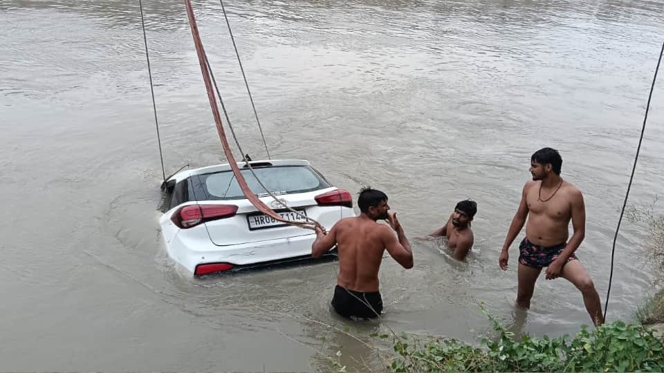 Simmi Chaudhary Murder Captain Chaudhry first one to see model dead body who had gone to get water from tap