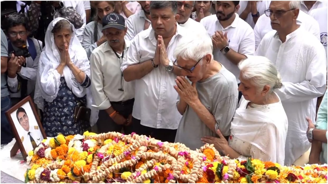 Ahmedabad Plane Crash Air India Pilot Sumit Sabharwal Last Rites Chakala Electric Cremation Ground Mumbai