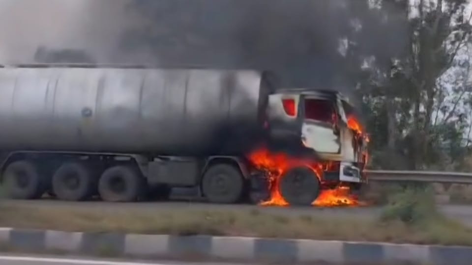 Oil tanker caught fire on Rajpura Amritsar Delhi highway