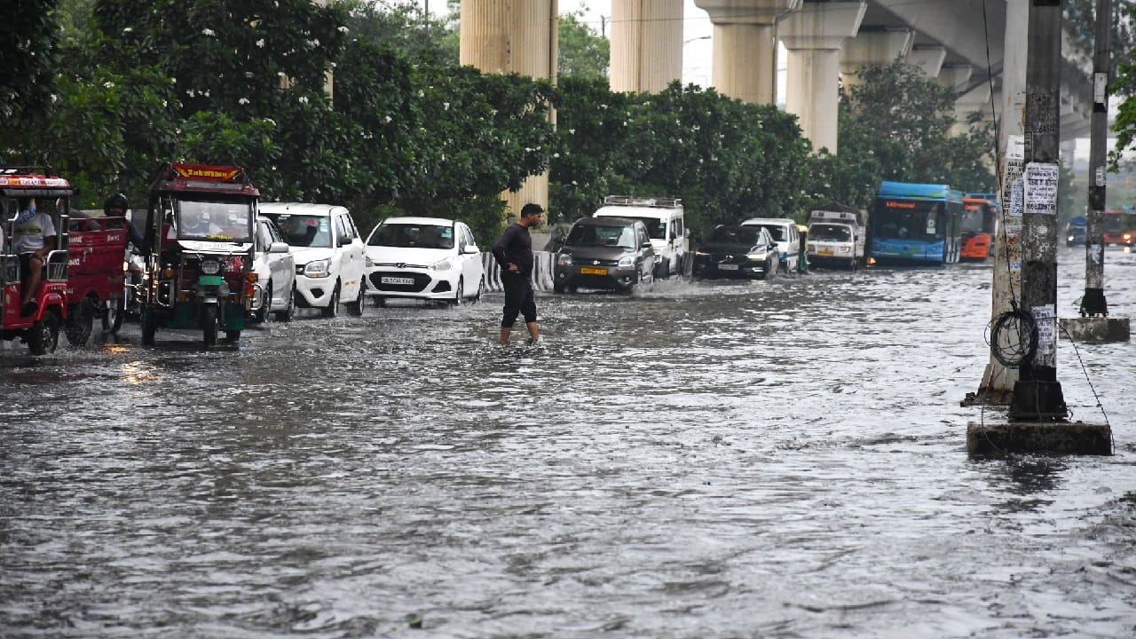 Delhi Monsoon Forecast Pre monsoon rains occurred yellow alert issued for tomorrow