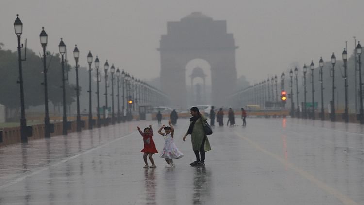Delhi Weather : आज तेज बारिश के आसार… मौसम रहेगा सुहावना, दो दिन के लिए बरसात के साथ आंधी का भी अलर्ट