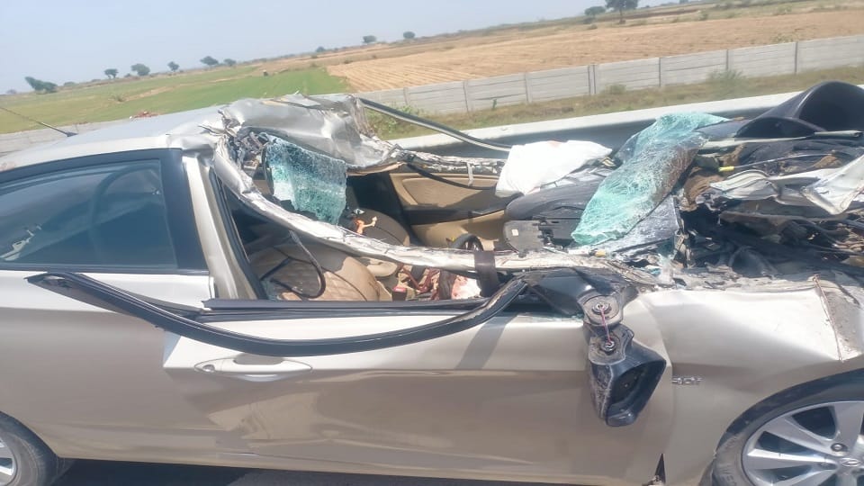 Driver died and 2 injured in road accident at 152D