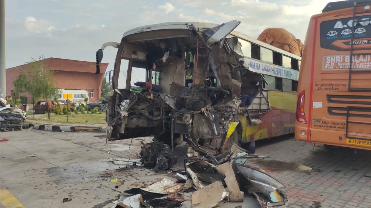 Agra-Lucknow Expressway: Double decker bus collides with truck from behind passengers scream; 20 injured