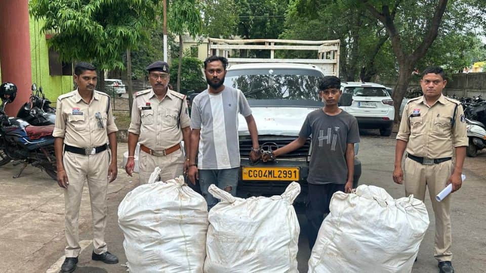 Two accused of ganja smuggling arrested in Mahasamund
