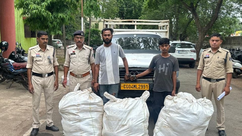 Two accused of ganja smuggling arrested in Mahasamund