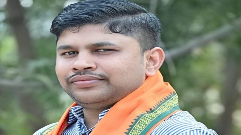 After seizing country liquor bribe of 20000 was demanded in Balrampur Ramanujganj