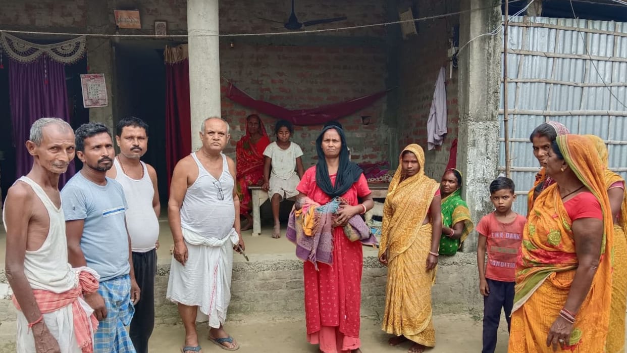 Bihar News: Newborn baby found on the stairs of a temple, creates sensation in the area