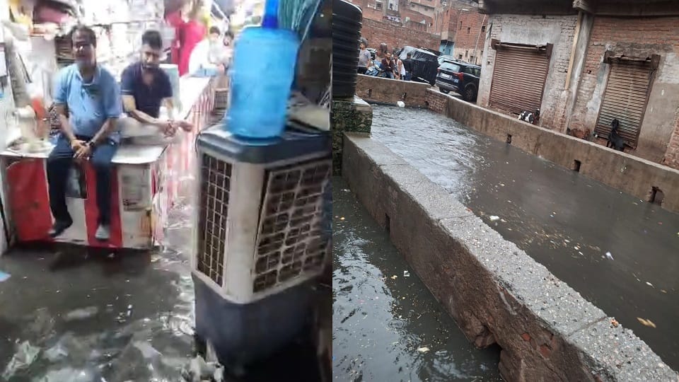 Agra Weather Heavy Rain Roads caved in and cars got stuck Water Entered Houses And Shops